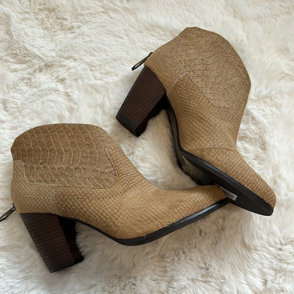 UGG Charlotte Snake Embossed Calf Hair Boots Moonbeam - Picture 4 of 11